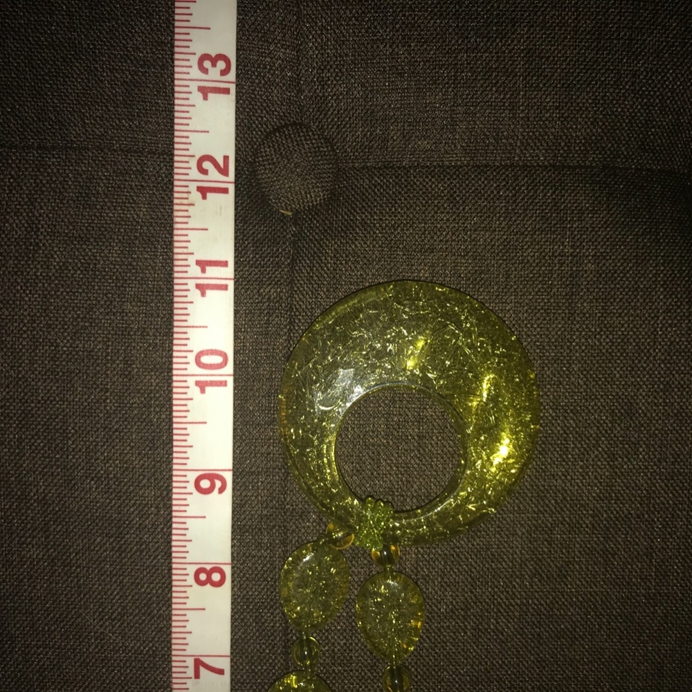LIGHT GREEN BEADED PENDANT FASHION NECKLACE - Picture 3 of 4
